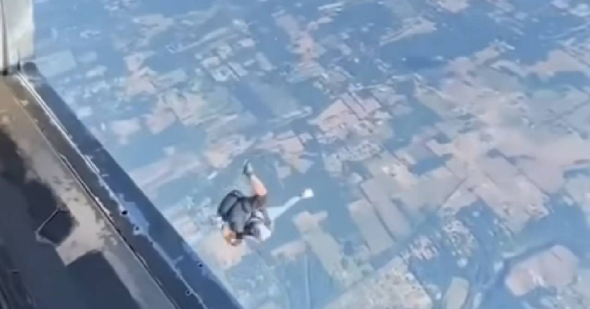 Skydiven gaat mis: Vader en zoon (9) zien moeder naar beneden vallen