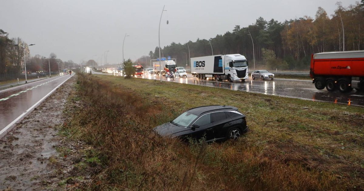 Hagel zorgt voor gevaarlijke situaties en twee crashes op de Midden-Brabantweg