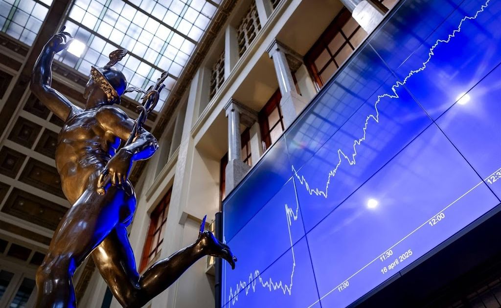 AEX-index veert licht op na herstel op Wall Street