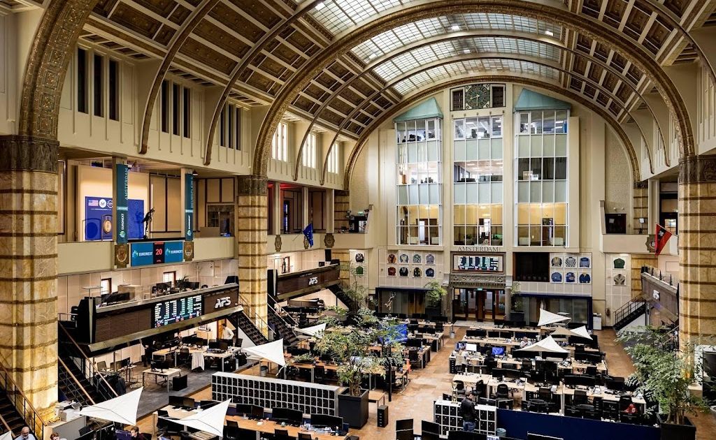 AEX-index licht hoger in afwachting ontwikkelingen Iranoorlog