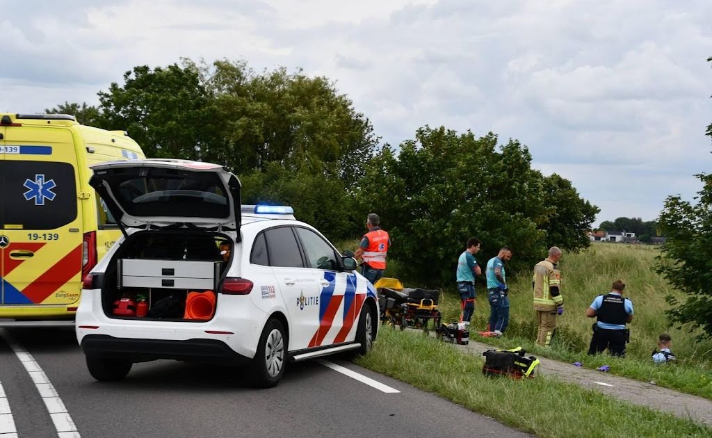 Auto schept fietsers: twee kinderen en één volwassene overleden bij ongeluk Vogelwaarde
