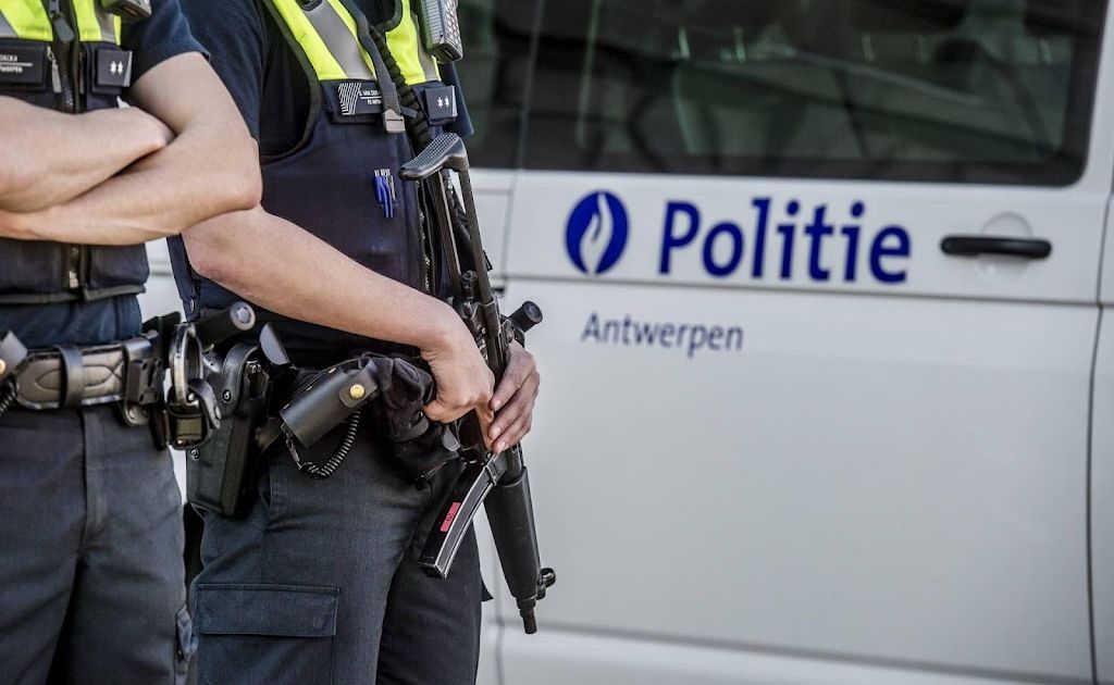Nederlander vast in België voor aanslag met brandbom in Deurne