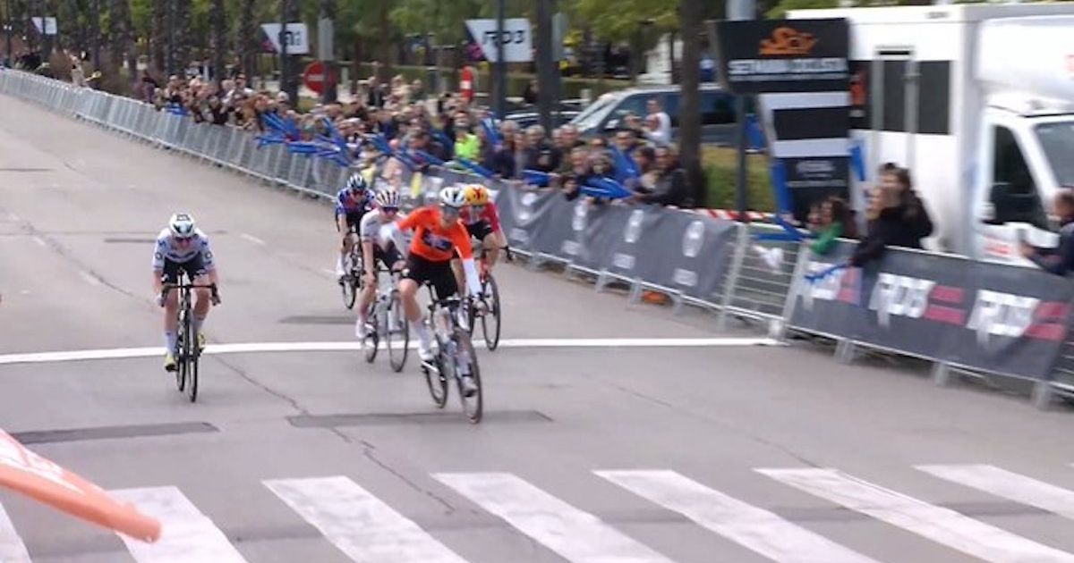 Vollering puts the cherry on top with dominant Valencia finale after superb sprint