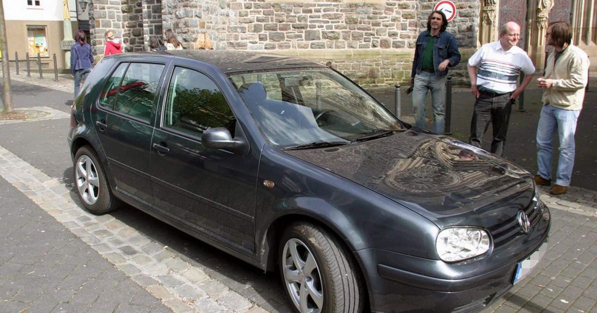 La storia dell'auto del Papa scomparso: la Golf di Ratzinger