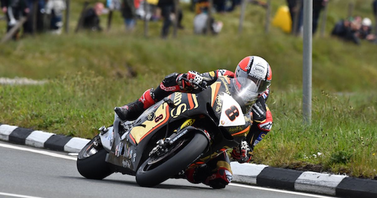 Michael Rutter Crash Michael Rutter riporta la Honda MotoGP Replica al TT!