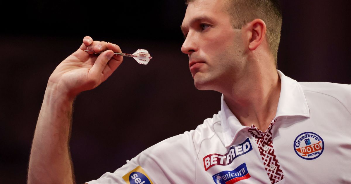Razma raises 500 euros with charity darts tournament