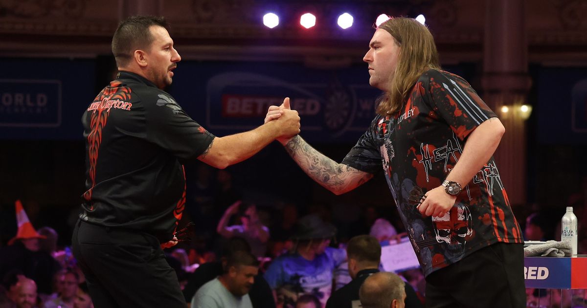 Van der Voort doesn't like all the hugging between Clayton and Searle ...