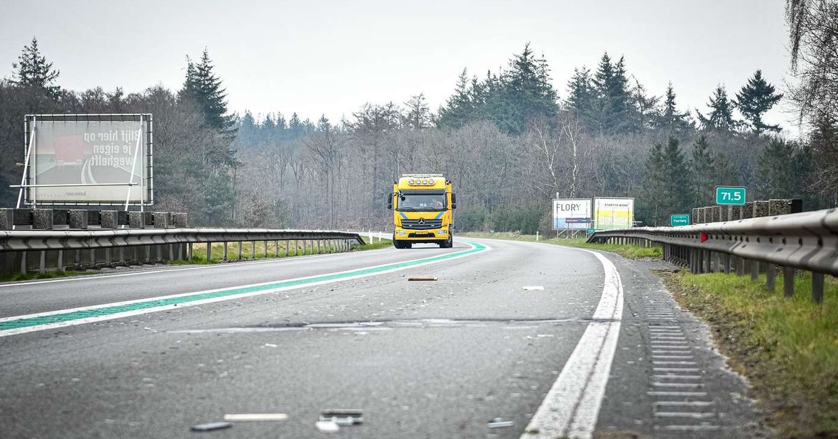 N34 N34 bezaaid met spijkers en schroeven zorgt voor auto’s met lekke banden