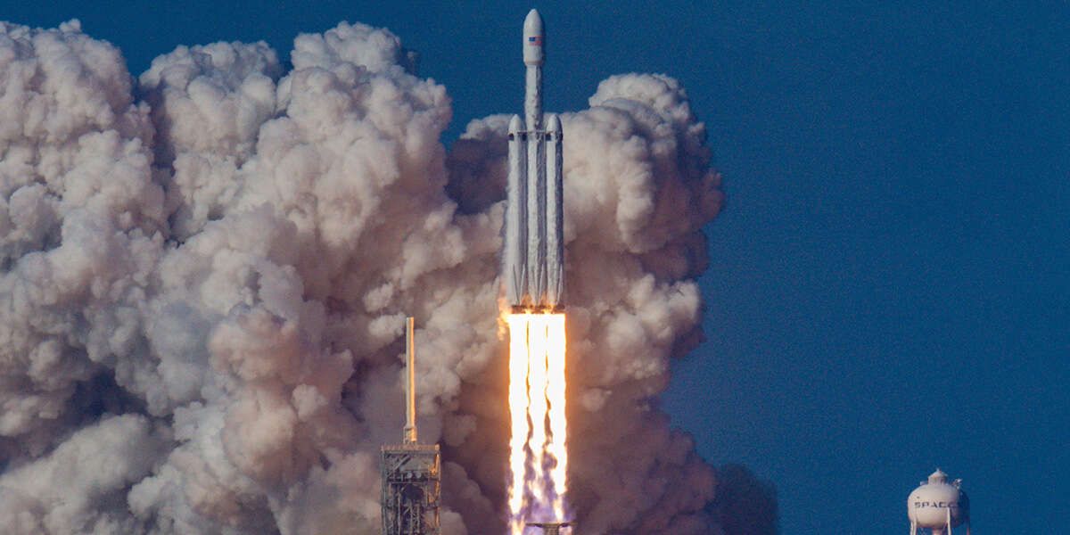 Space Raket SpaceX: De grootste raket ooit gaat in december de lucht in