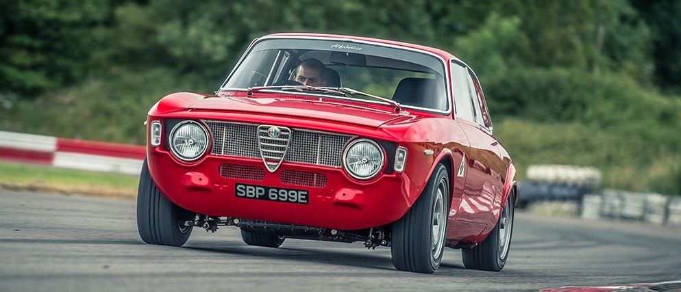 De Alfa Romeo GTA-R 290 brengt het oldschool racegevoel weer naar boven