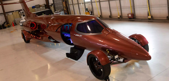 Met deze gruwelijke Jet-limousine mag je gewoon de weg op