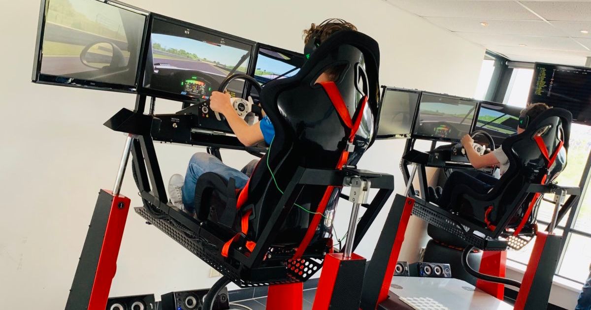First Racing Simulator Next level gamen: stap zelf in de F1 race-simulator