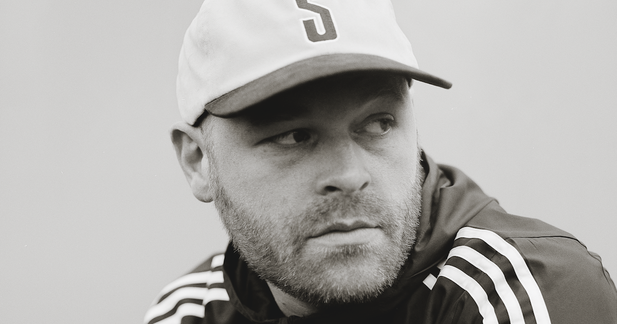 Q&A met hiphop legend Sticks over het vaderschap, de dood en Polestar