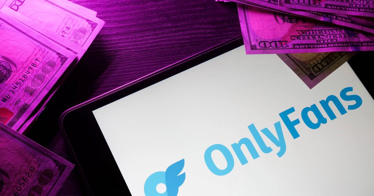 Shockvermaak met een vleugje urine: OnlyFans-model Kelli Tedford gaat los