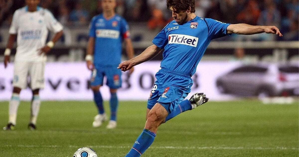 JUNINHO, GOVOU (OL. LYONNAIS), 15 FOOTBALL ROOKIE