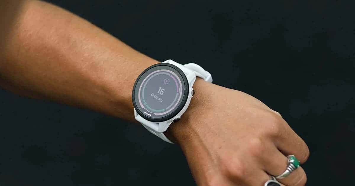 Smartwatch Addict What is the charm of a smartwatch that it sells 40 million units a year?