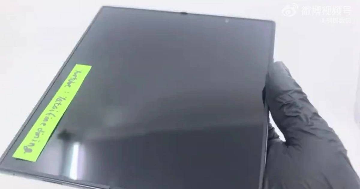 Samsung Galaxy Z Fold 8 Ultra Leaked Footage Shows a Completely Flat Display Samsung Galaxy Z Fold 8 Ultra Leaked Footage Shows a Completely Flat Display
