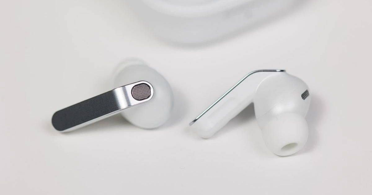 Samsung Galaxy Buds Finally Get One of the Best AirPods Pro Features Samsung Galaxy Buds Finally Get One of the Best AirPods Pro Features