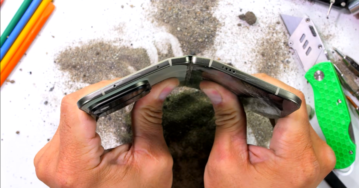 Pixel 11 Pro Fold Fails JerryRigEverything Stress Test: Same Structural Flaw Remains Pixel 11 Pro Fold Fails JerryRigEverything Stress Test: Same Structural Flaw Remains