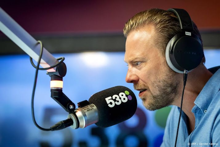 538-dj Tim Klijn spoelt sleutels van huurauto door Canadese wc