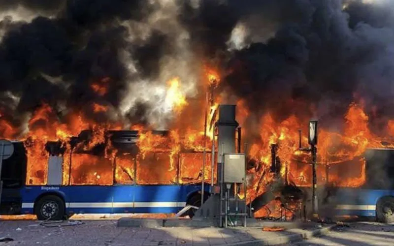 Bus ontploft in centrum van Stockholm