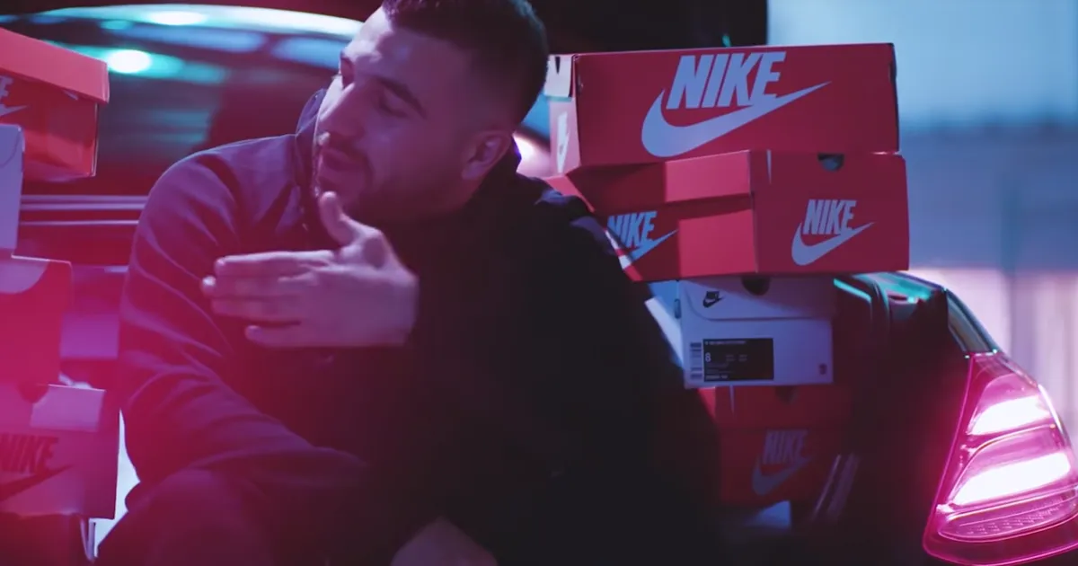 Puri werkt samen met Duitse rapper Mert in Rolex & Air Max video
