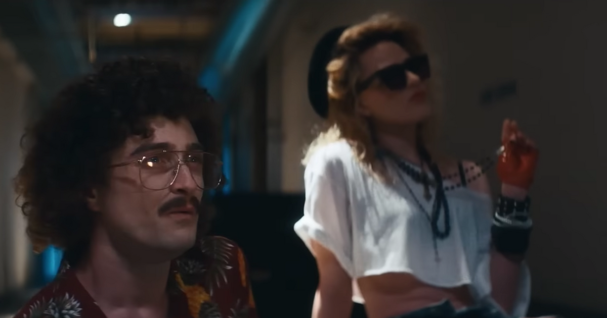 Maak kennis met Daniel Radcliffe als Al Yankovic in bizarre trailer ...