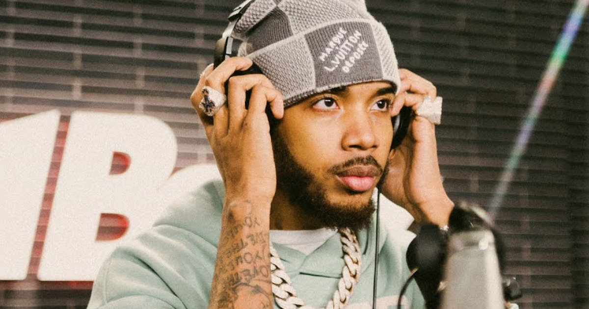 Engelse rapper M24 duikt op bij 101Barz voor een studiosessi
