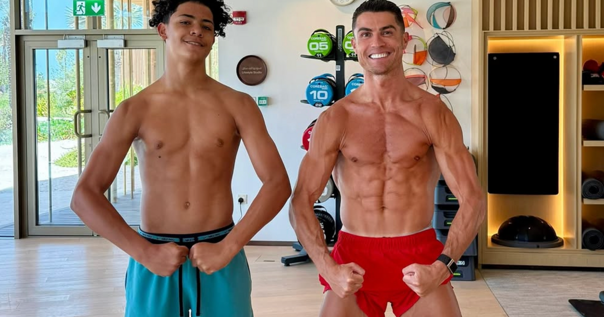 al-nassr-van-plan-om-15-jarige-cristiano-ronaldo-jr-aan-eerste-team-toe