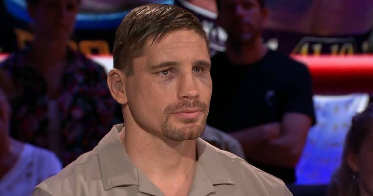 Rico Verhoeven maakt bekend wat de scheidsrechter tegen hem zei
