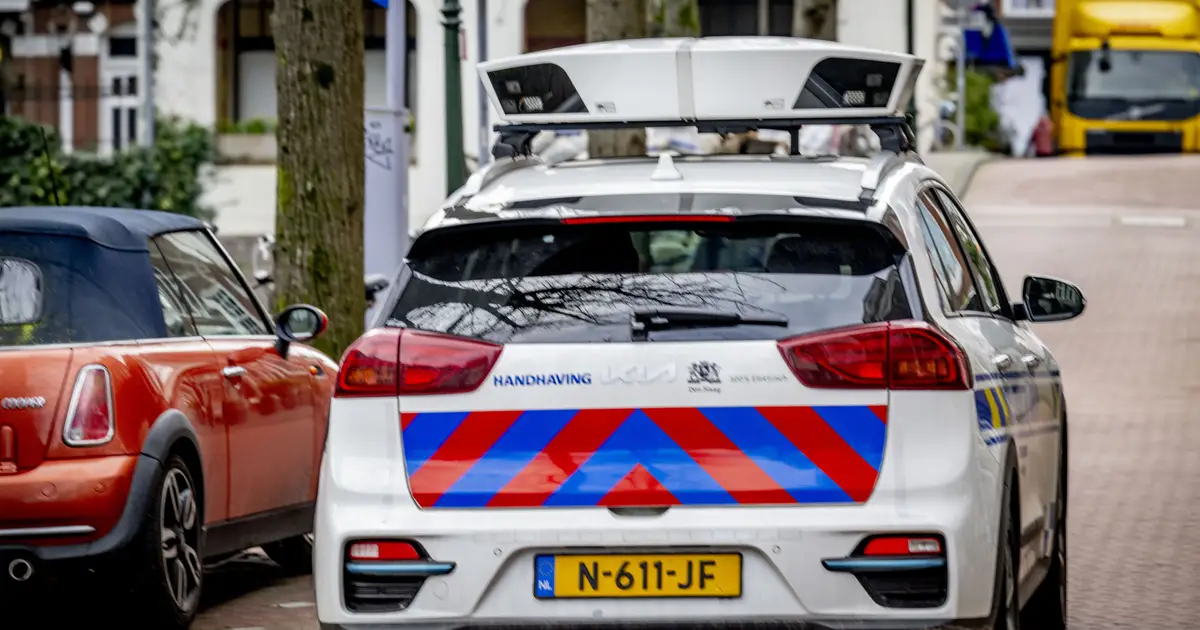 Kun je een bekeuring krijgen terwijl je bezig bent een kaartje te kopen?
