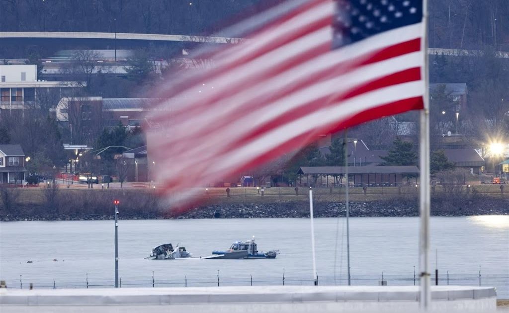 Inmiddels ruim veertig lichamen geborgen na crash Washington