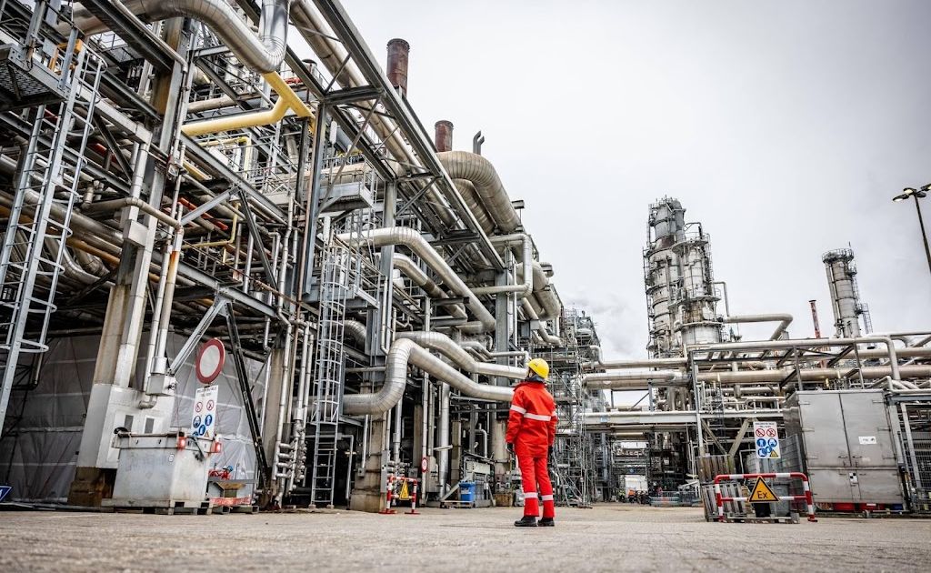 Zorgen bij personeel over toekomst chemiecomplex Shell Moerdijk