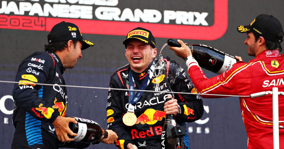 Panelopy From Raced Ondertussen in F1 | Verstappen en Penelope zwaaien Suzuka uit vanuit de ...