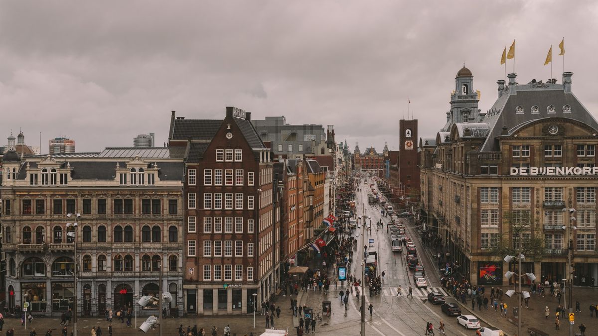 Amsterdam wil buitenlandse toeristen uit coffeeshops weren, zorgt voor te veel overlast