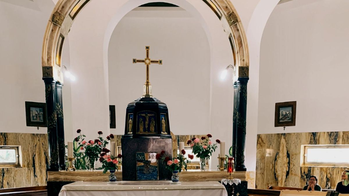 Hongarije veranderde een moskee in een Kerk en nu wordt die gebruikt voor de Kerstviering