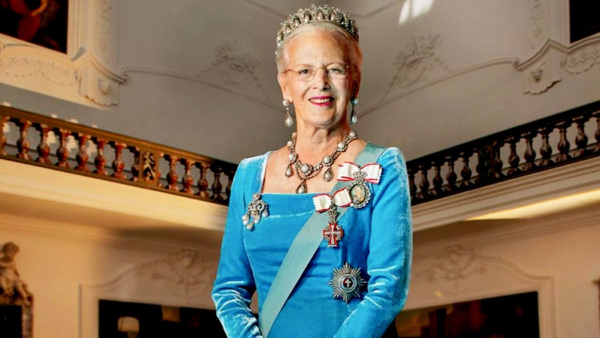 Koningin Margrethe draagt een Nederlands diadeem op nieuw staatsieportret