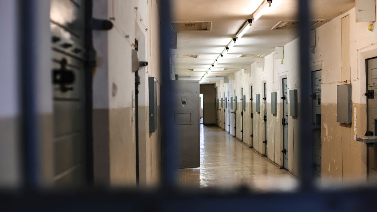 Criminelen worden niet meer direct naar de gevangenis gestuurd vanwege personeelstekorten