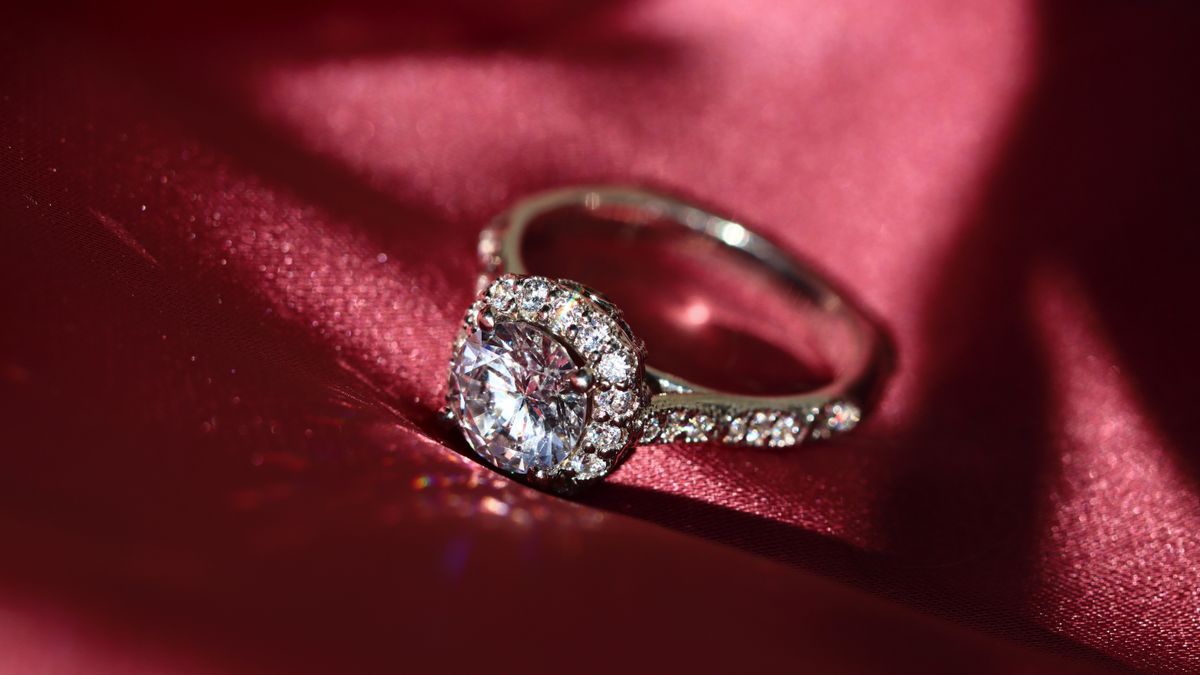 Gestolen ring ter waarde van 750.000 euro gevonden in stofzuigerzak van luxe hotel