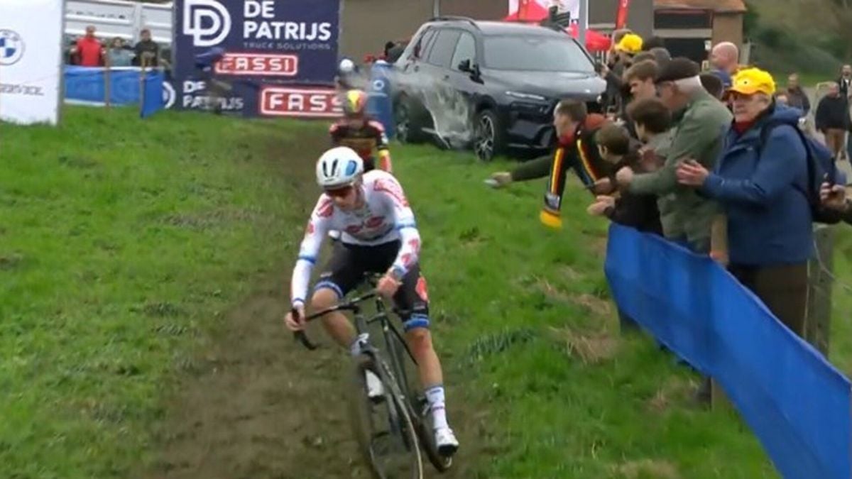 VIDEO Eli Iserbyt victim of fans fury at Koppenbergcross as crowd