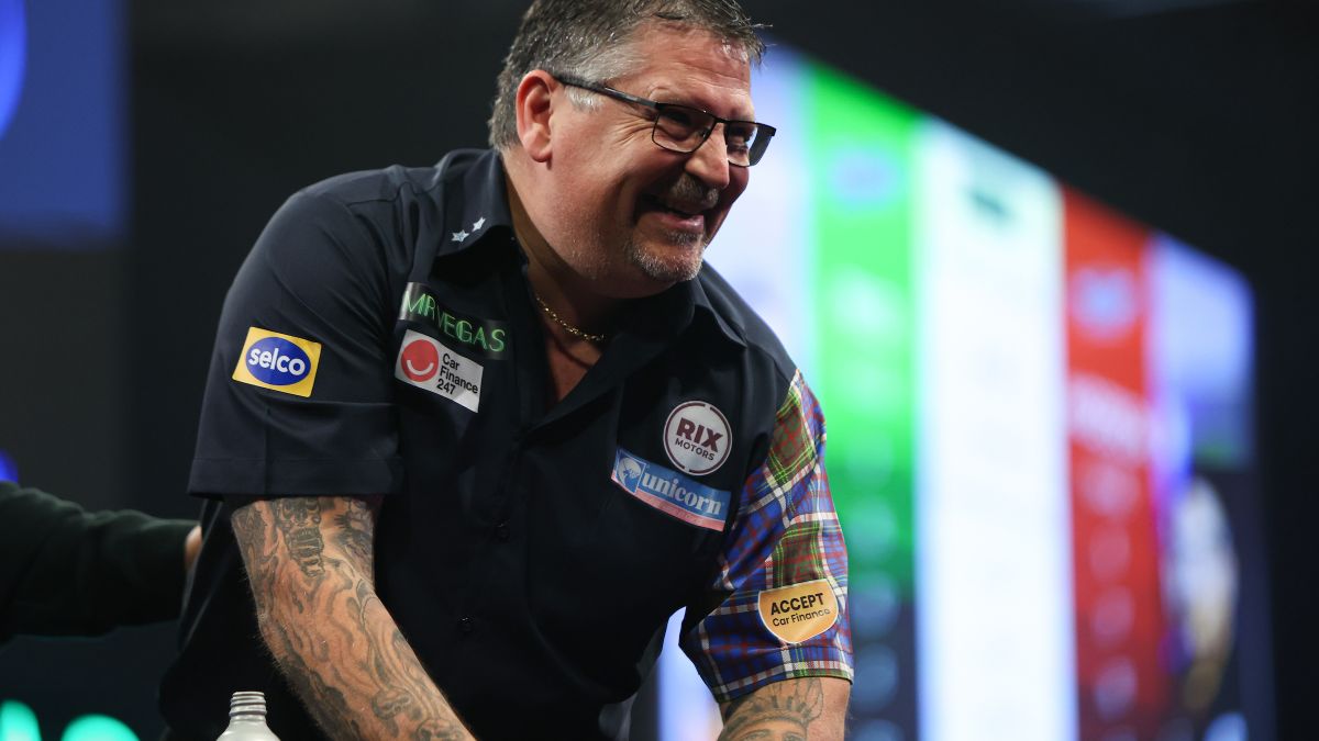 Gary Anderson ends three-year wait for PDC ranking title with