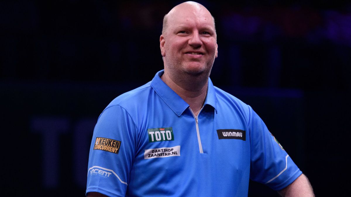 Vincent van der Voort gooit negendarter tijdens Players Championship 20 ...