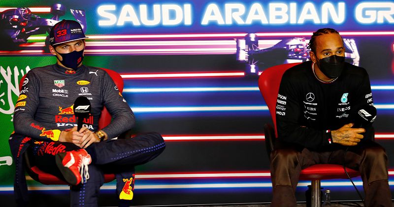 schade nauwkeurig mout Max Verstappen en Lewis Hamilton naast elkaar tijdens persconferentie | GP33