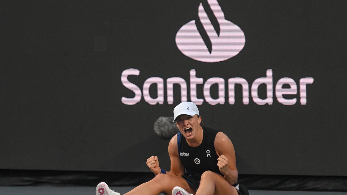 Iga Swiatek foi coroada Jogadora do Ano da WTA pelo segundo ano