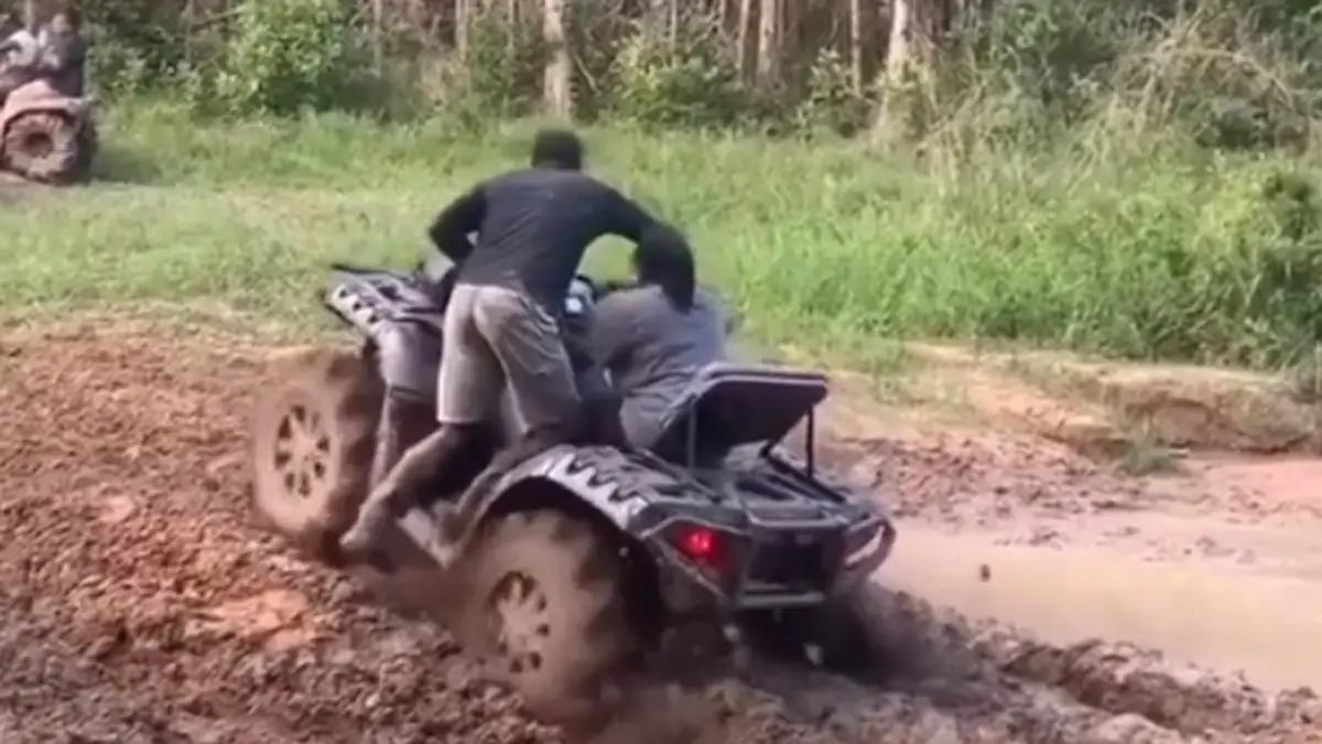 Ritje met de quad gaat niet helemaal lekker