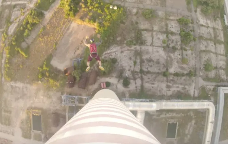 Base jumpen van een toren heeft wel wat