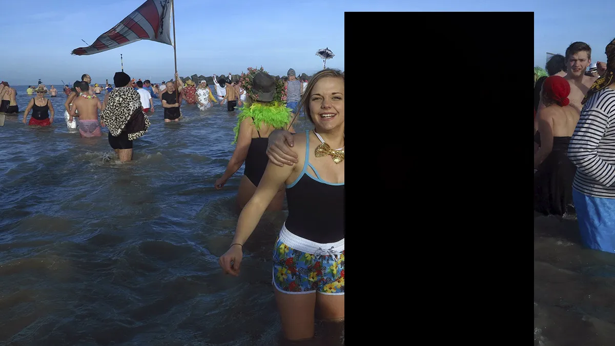 In beeld: Nieuwjaarsduiken in Australië, Rome, Duinkerken en Slovenië