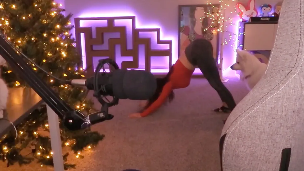 Storm in een glas water over Alinity Divine en de oorzaak is haar hond