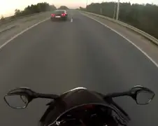 Nissan GT-R vs Yamaha R1