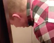 Even een vriend helpen over zijn gier gaan...